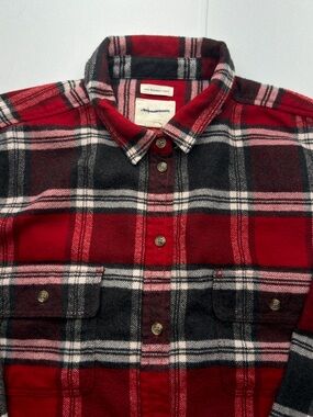 American Eagle Outfitters Red and Black Plaid Button-Down Shirt